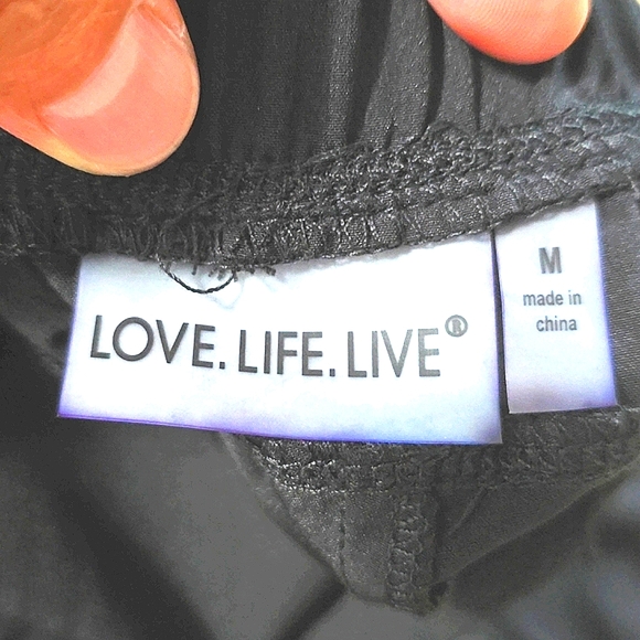 H&M Black Capris Relaxed Fit Pants - Picture 9 of 9